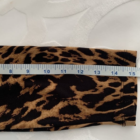 New York & Co Stretch Deep V-Neck Animal Print Blouse w/3/4 Sleeves. Size Large - Picture 10 of 12